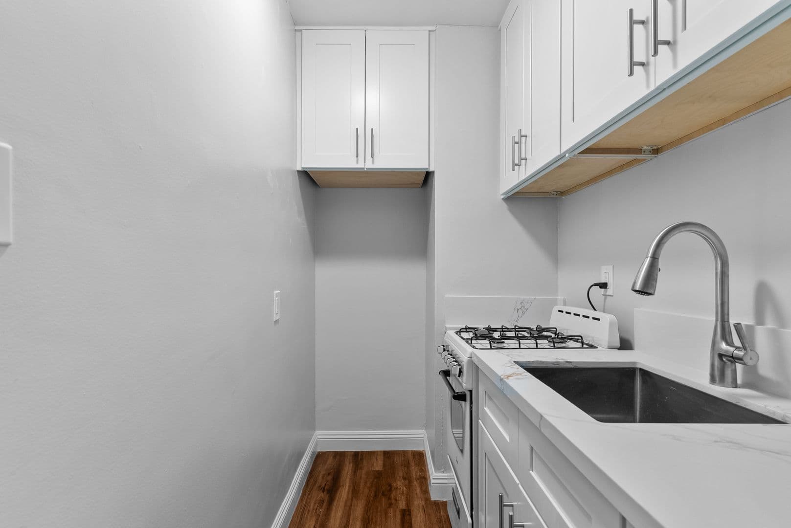 Long Beach Apartment: 1620 E Appleton Street