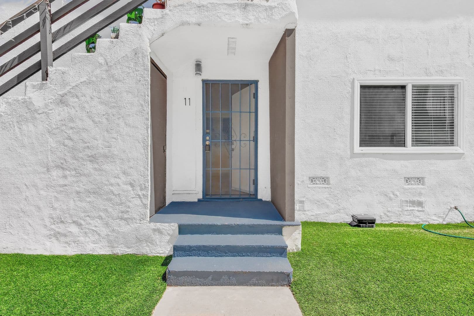 Long Beach Apartment: 933 Alamitos Ave