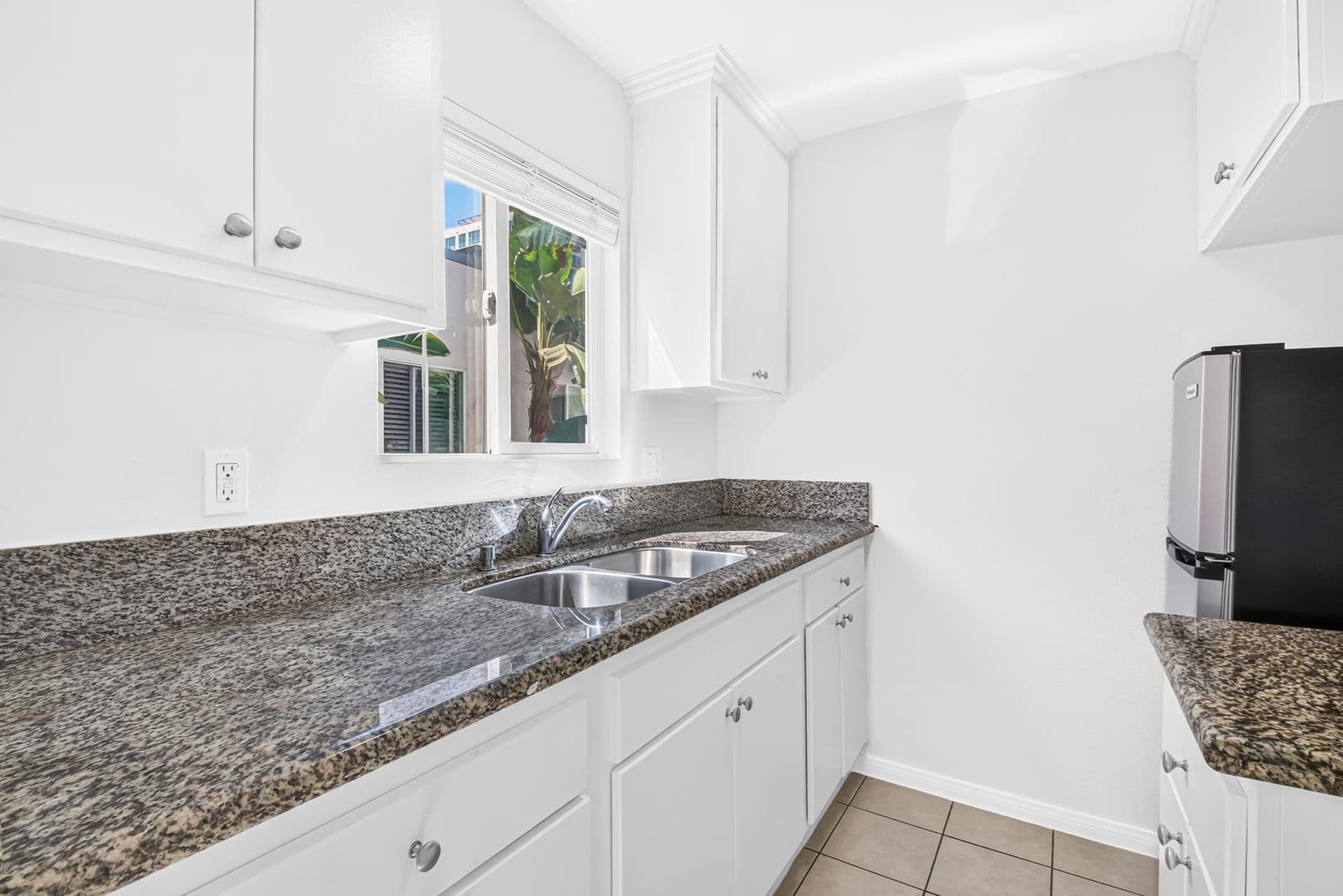 Long Beach Apartment: 67 Alamitos Ave