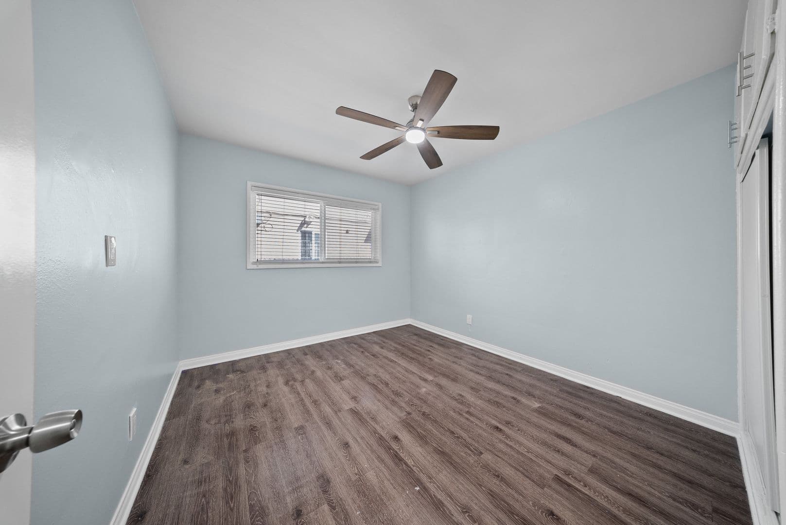 Long Beach Apartment: 1577 Pine Avenue