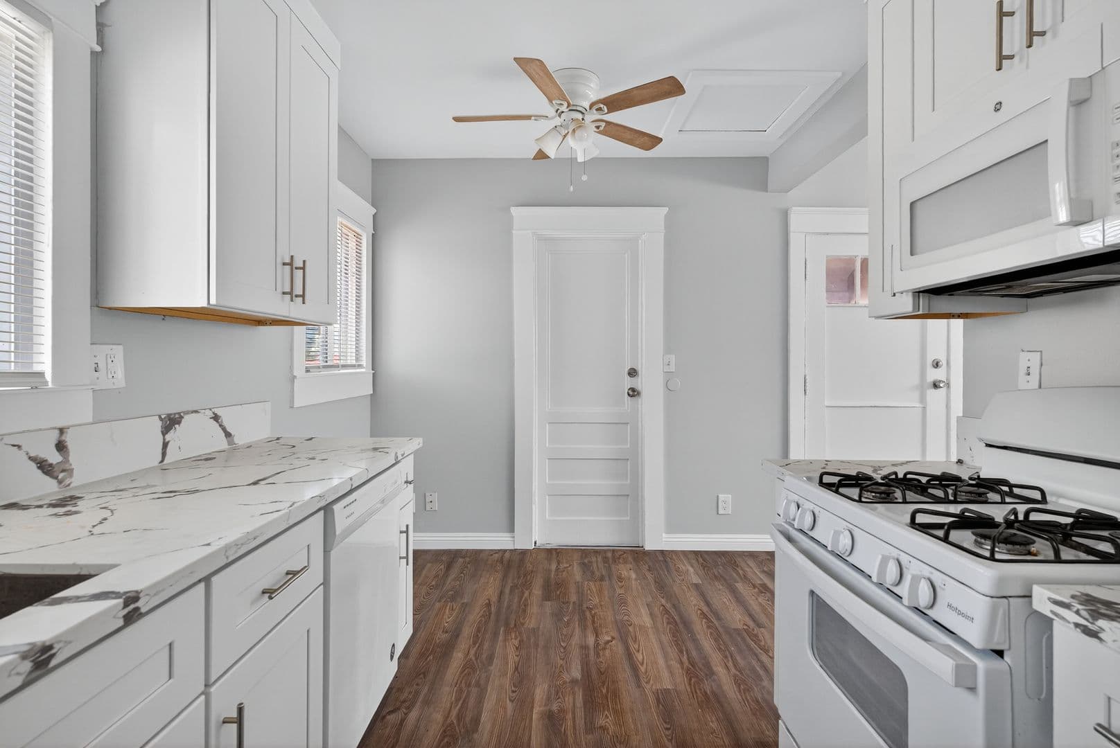 Long Beach Apartment: 736 Olive Avenue