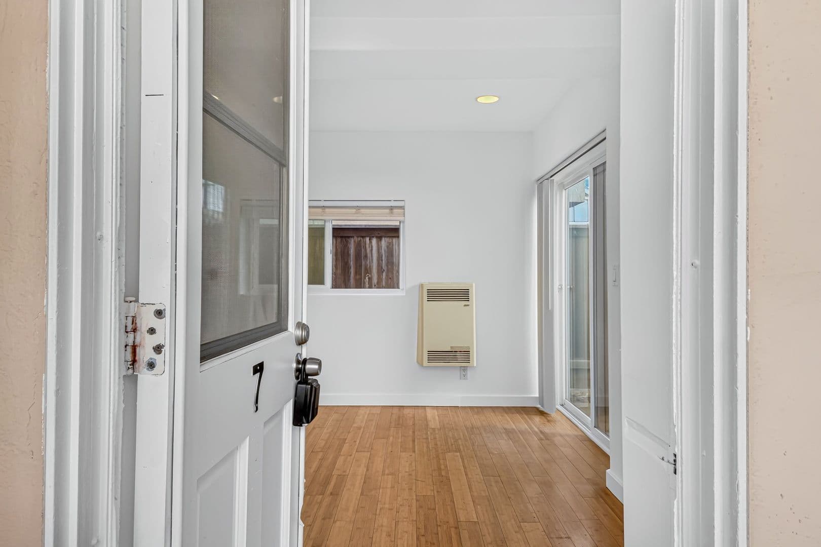 Long Beach Apartment: 2325 E 2nd Street