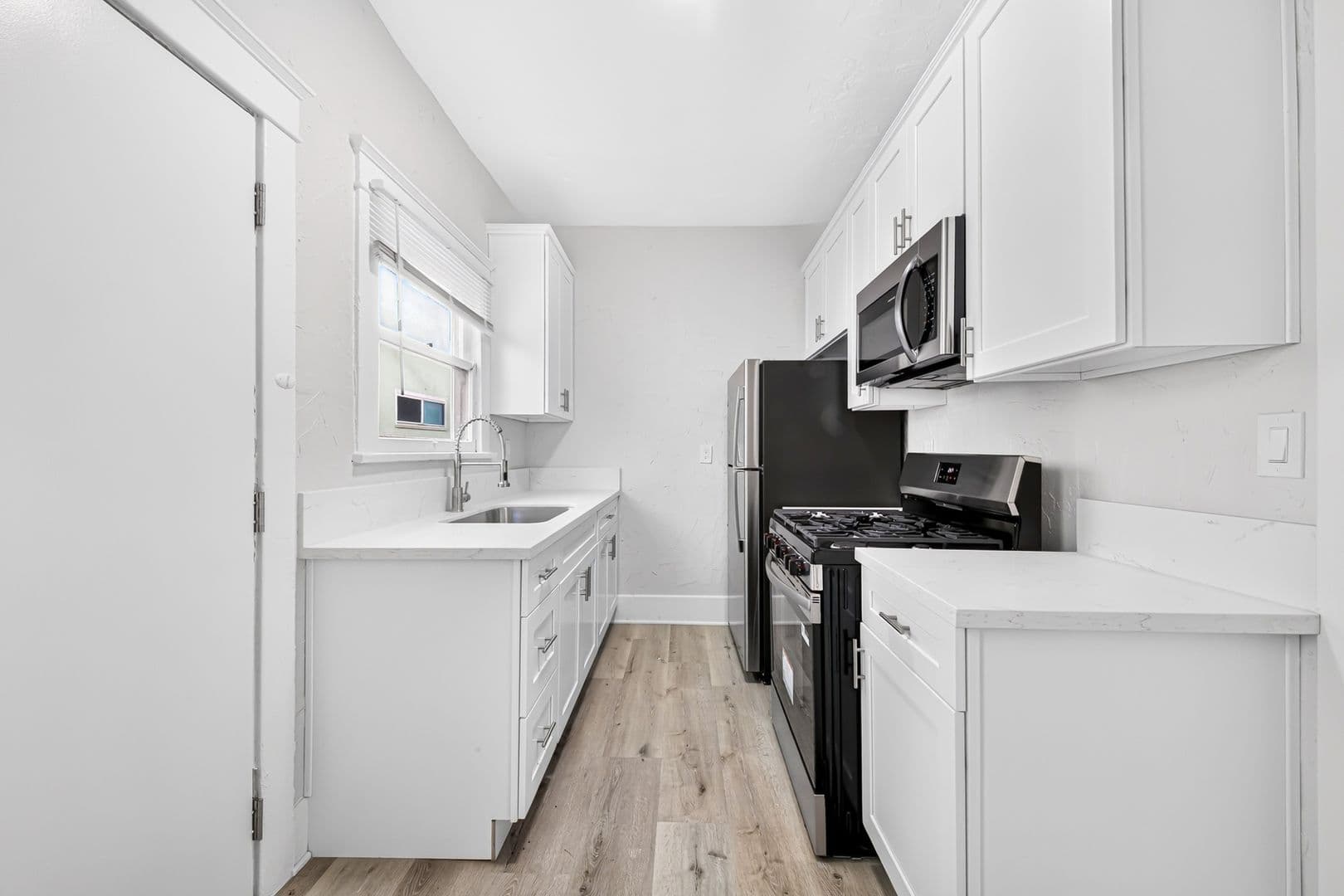 Long Beach Apartment: 1045 E 4th Street