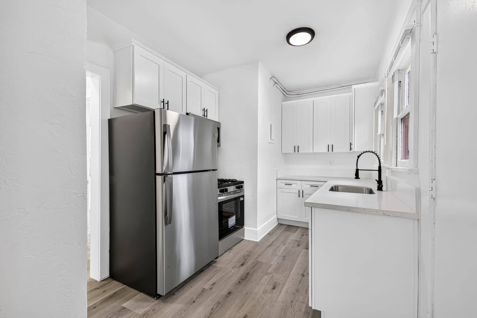 Long Beach Apartment: 1045 E 4th Street