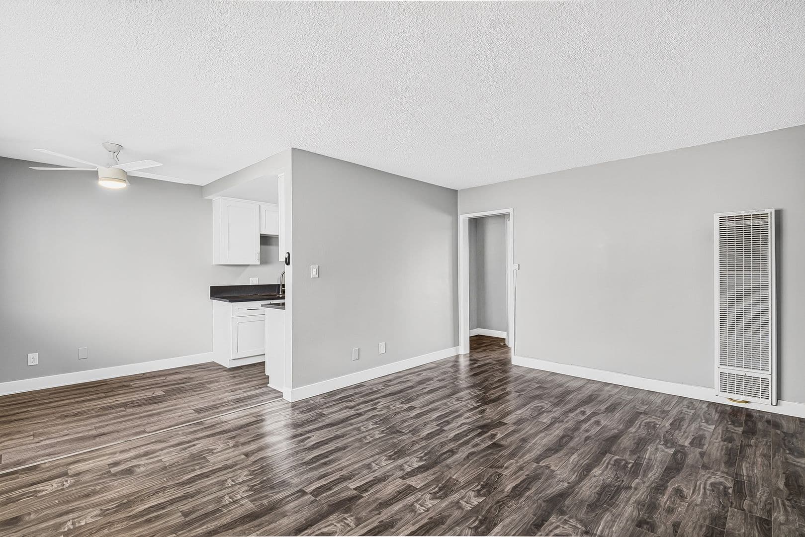 Long Beach Apartment: 1106 Pacific Ave