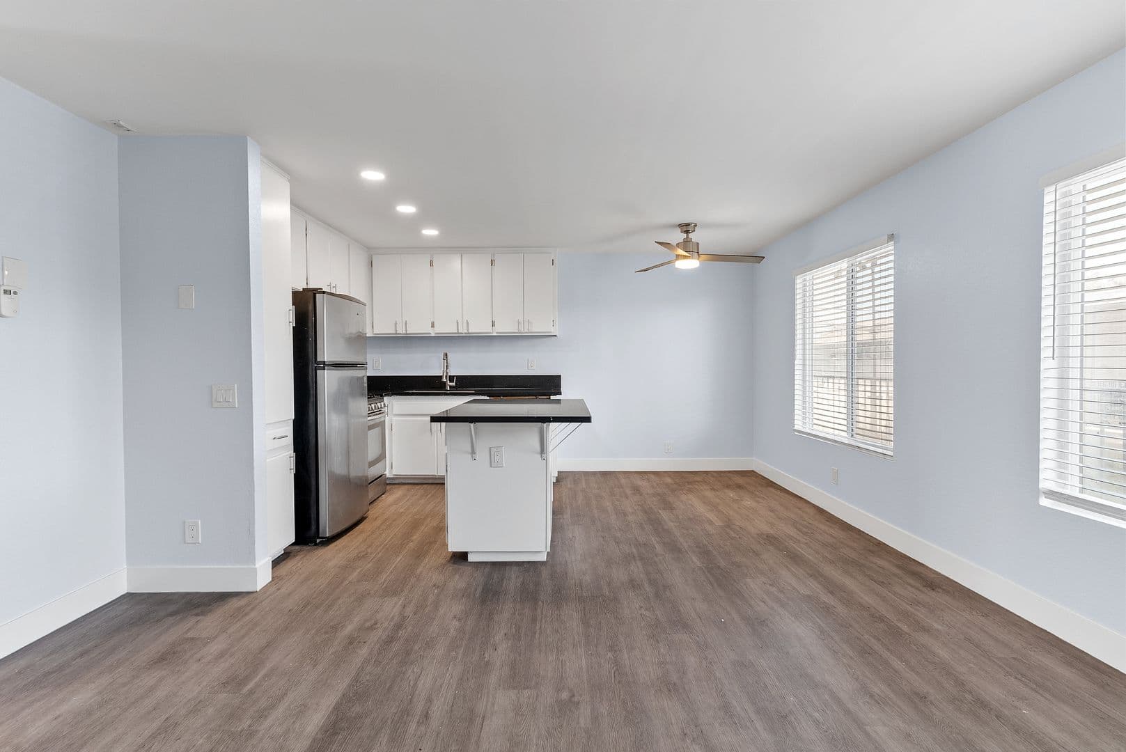 Long Beach Apartment: 1066 Coronado Avenue