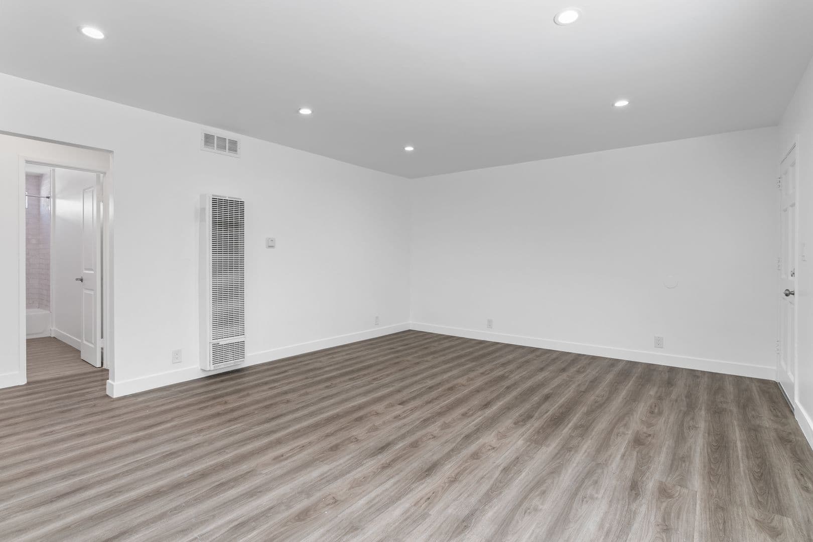 Long Beach Apartment: 630 Nebraska Avenue