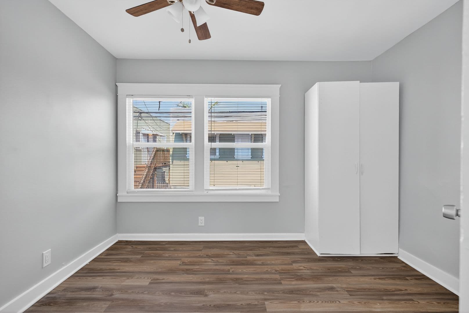 Long Beach Apartment: 736 Olive Avenue