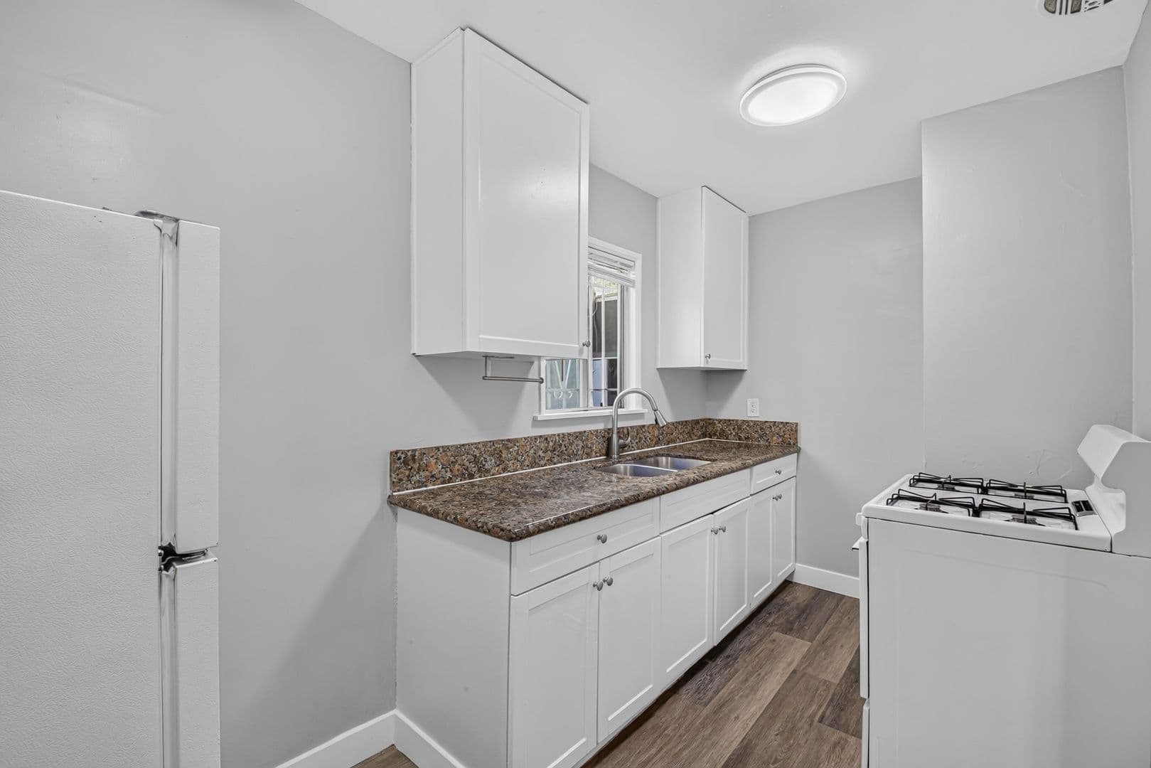Long Beach Apartment: 2127-2131 Pacific Ave