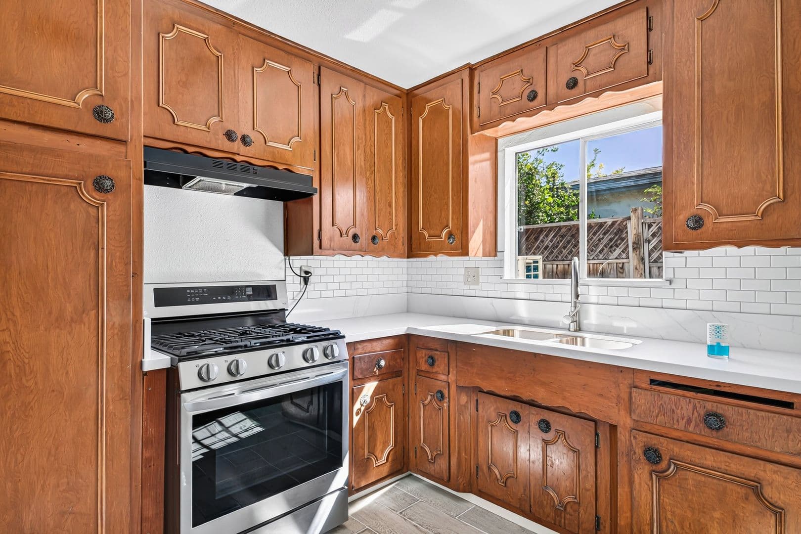 Long Beach Apartment: 328 E 49th St