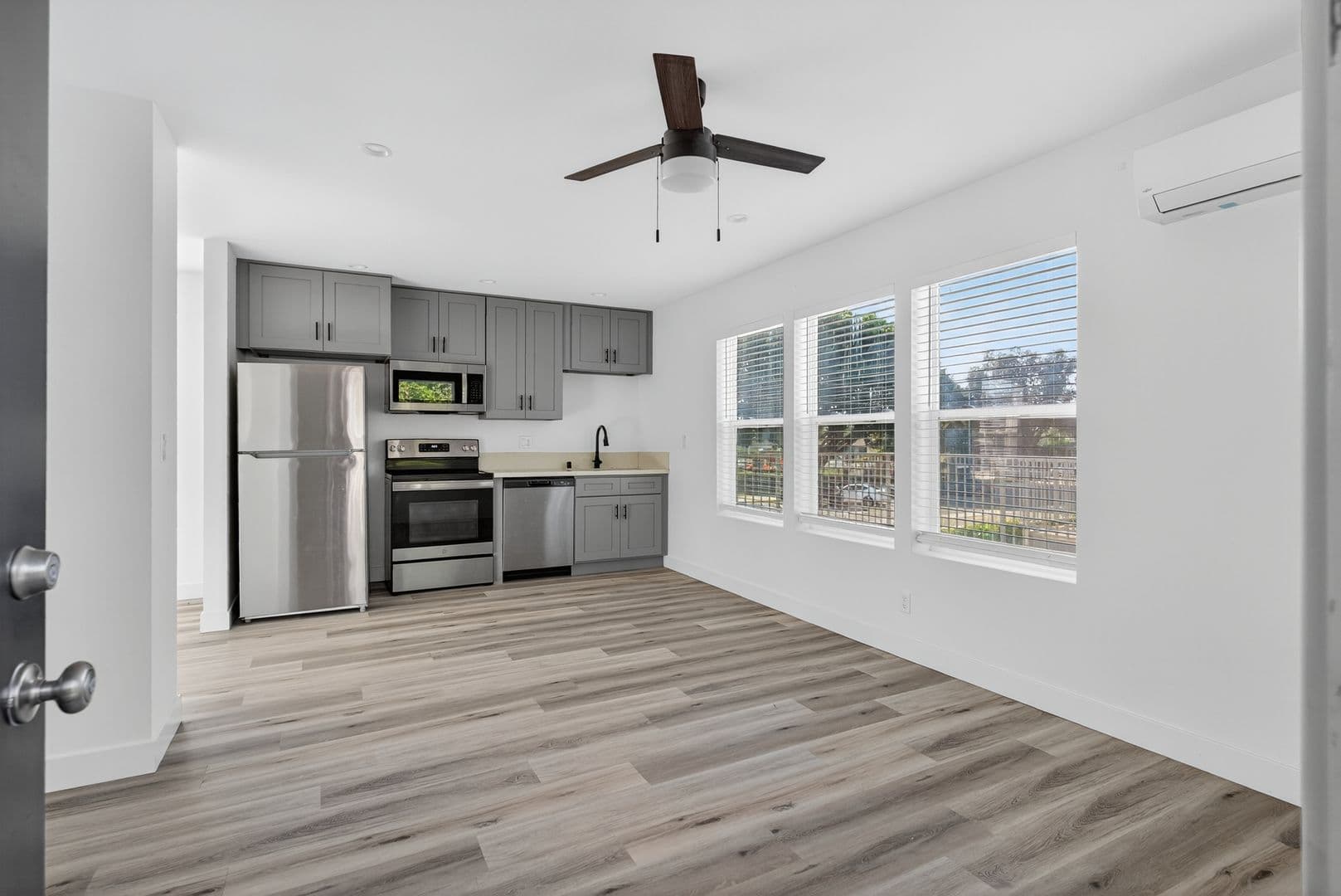 Fullerton Apartment: 113-201 South Lillie Avenue
