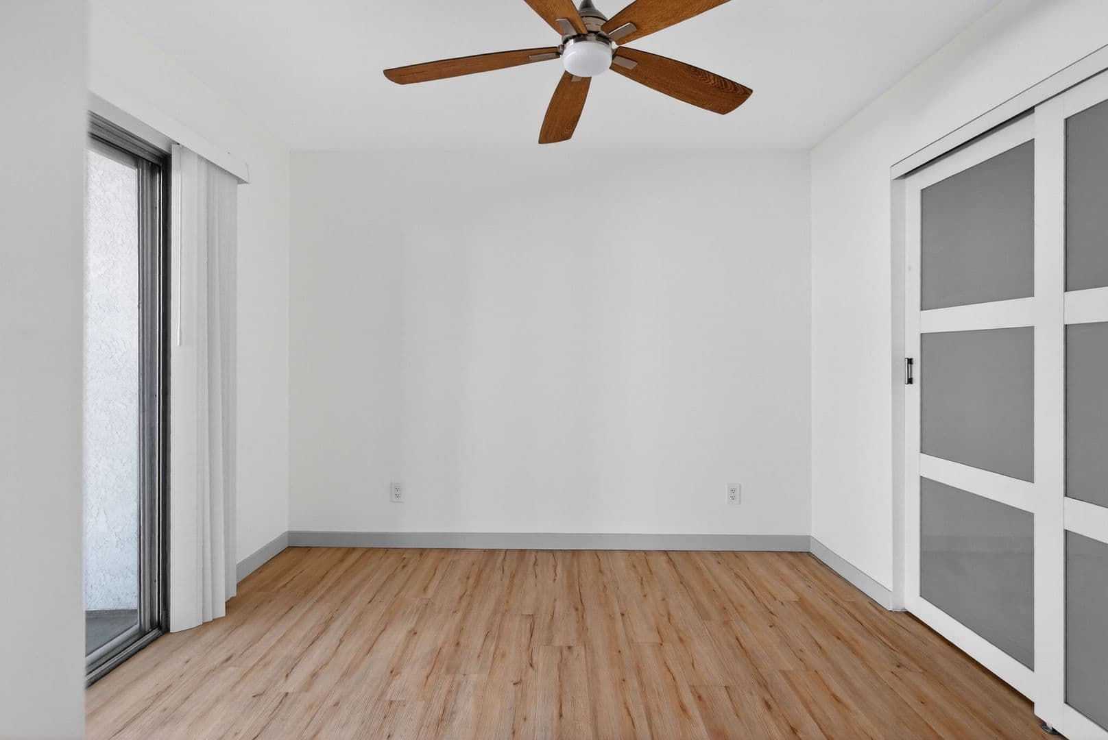 Long Beach Apartment: 921 Alamitos Ave.