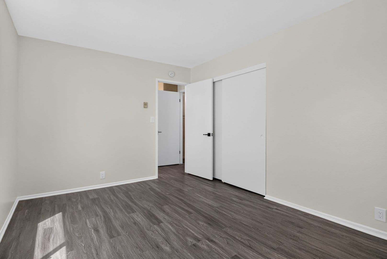 Long Beach Apartment: 648 Coronado Ave #A