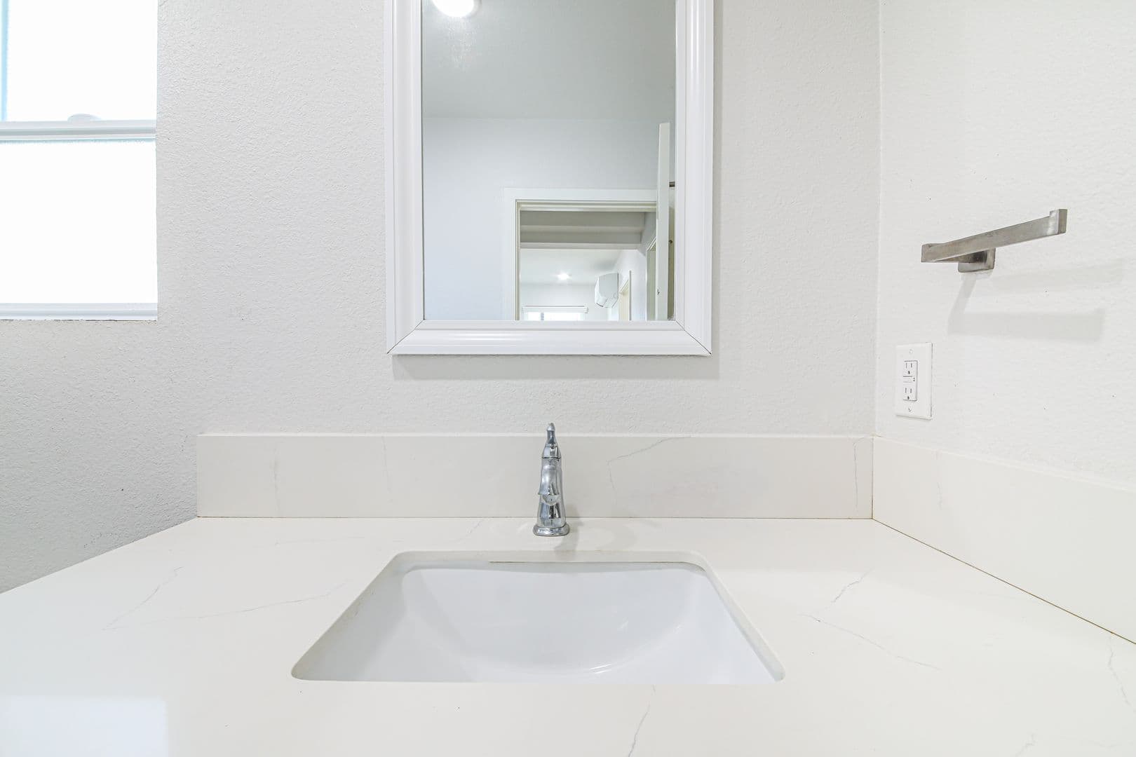 Garden Grove Apartment: 10442 Lampson Avenue