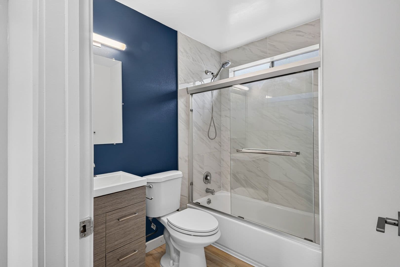 Long Beach Apartment: 921 Alamitos Ave.