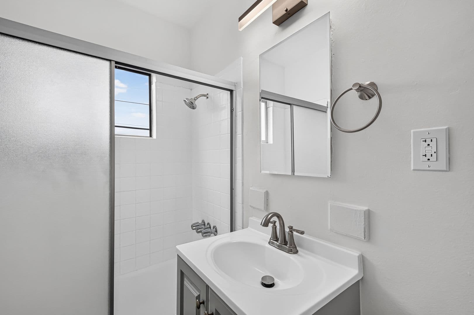 Long Beach Apartment: 477 E South Street