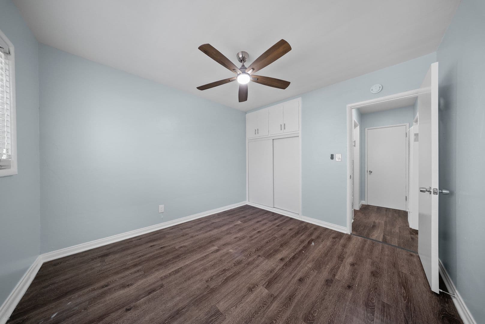 Long Beach Apartment: 1577 Pine Avenue