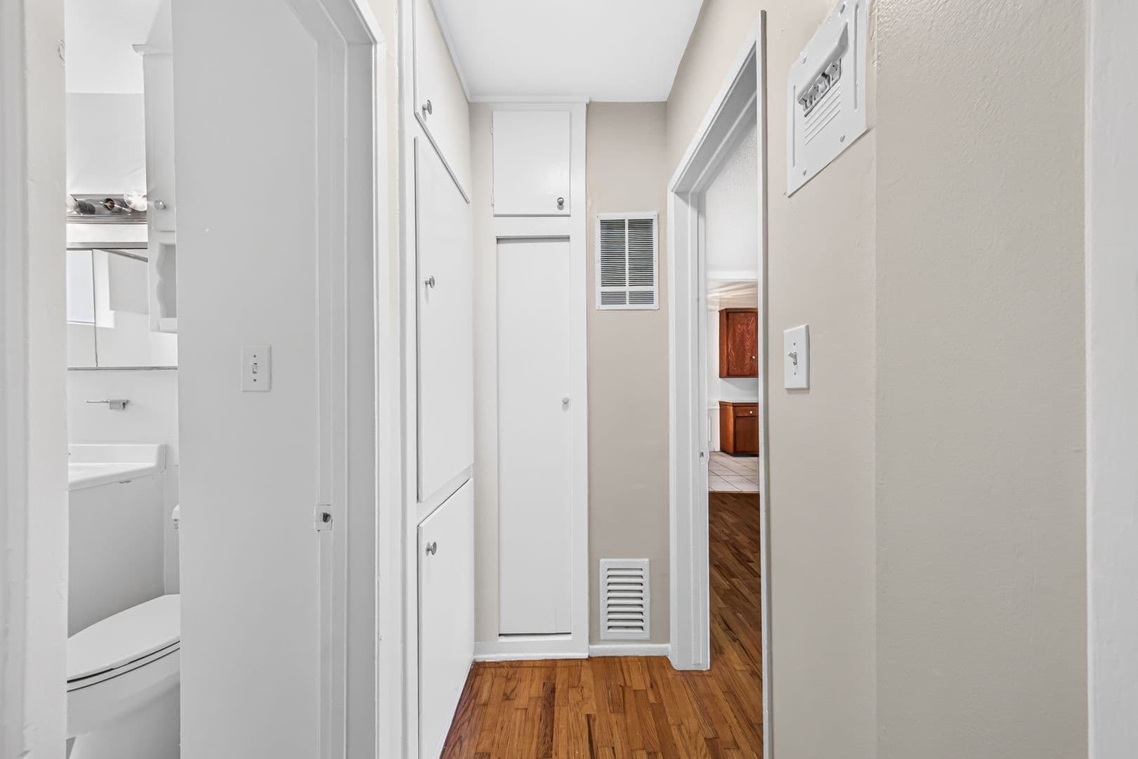 Los Angeles Apartment: 3888 Potomac Ave.