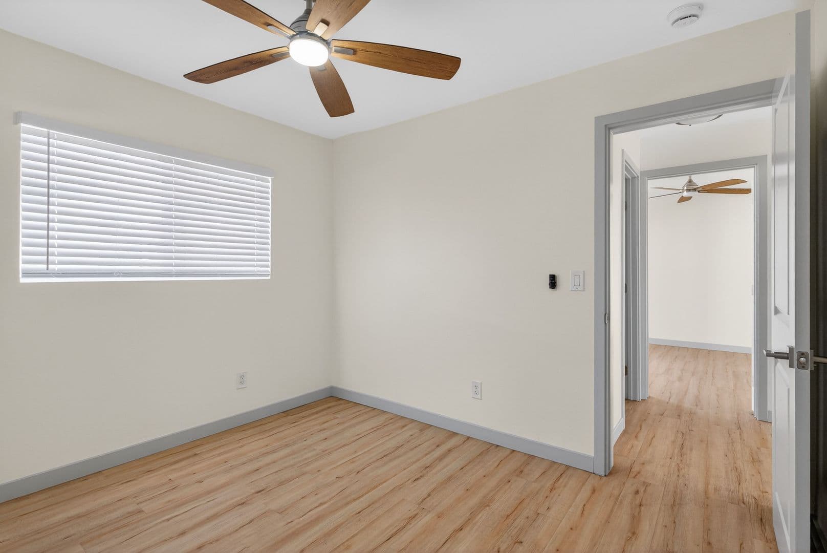 Long Beach Apartment: 921 Alamitos Ave.