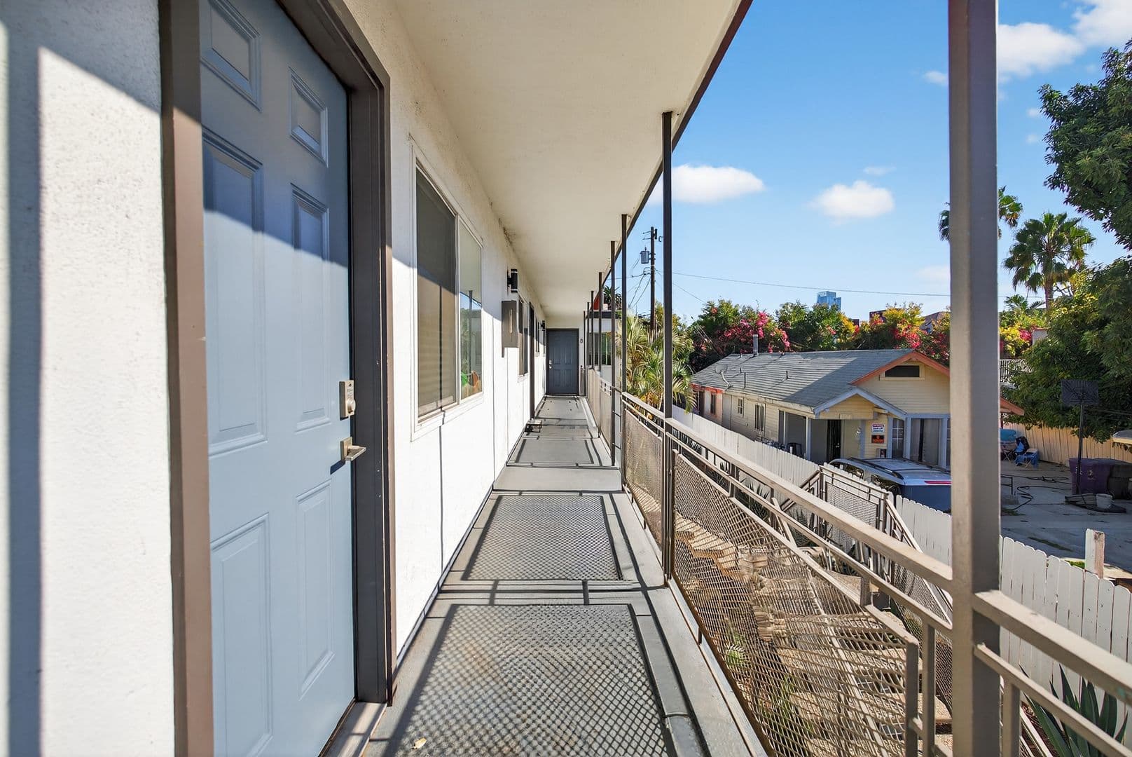Long Beach Apartment: 1078 E 7th Street