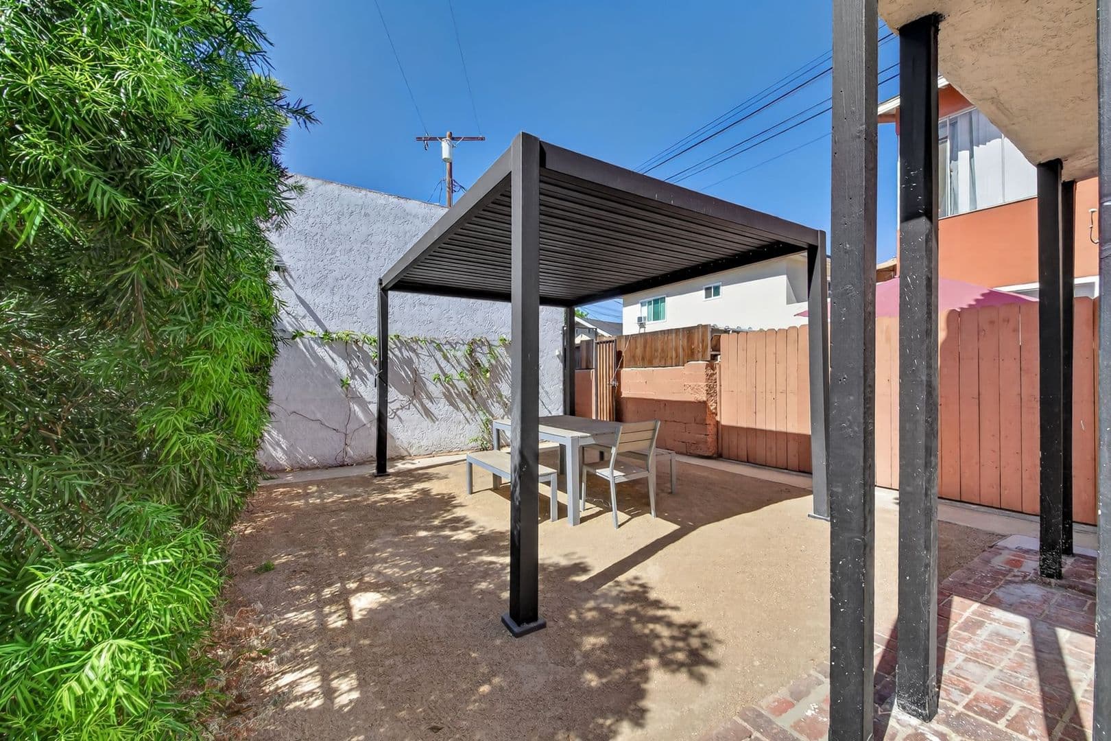 Long Beach Apartment: 526 Lime Avenue