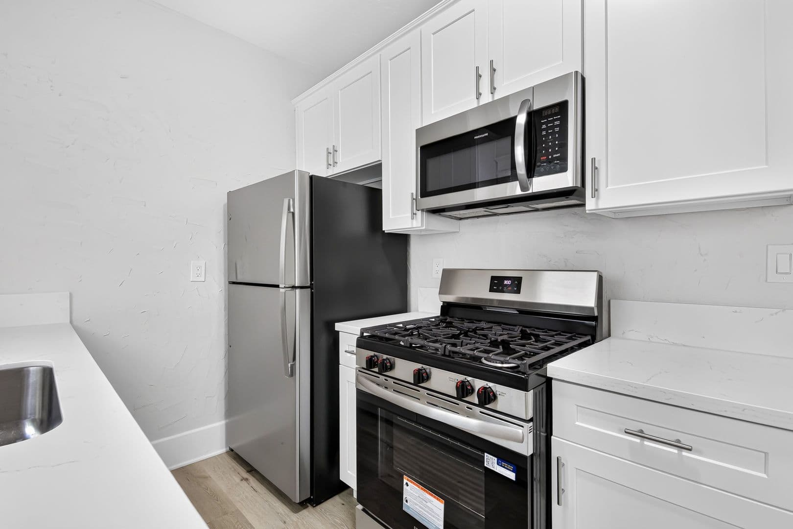 Long Beach Apartment: 1045 E 4th Street