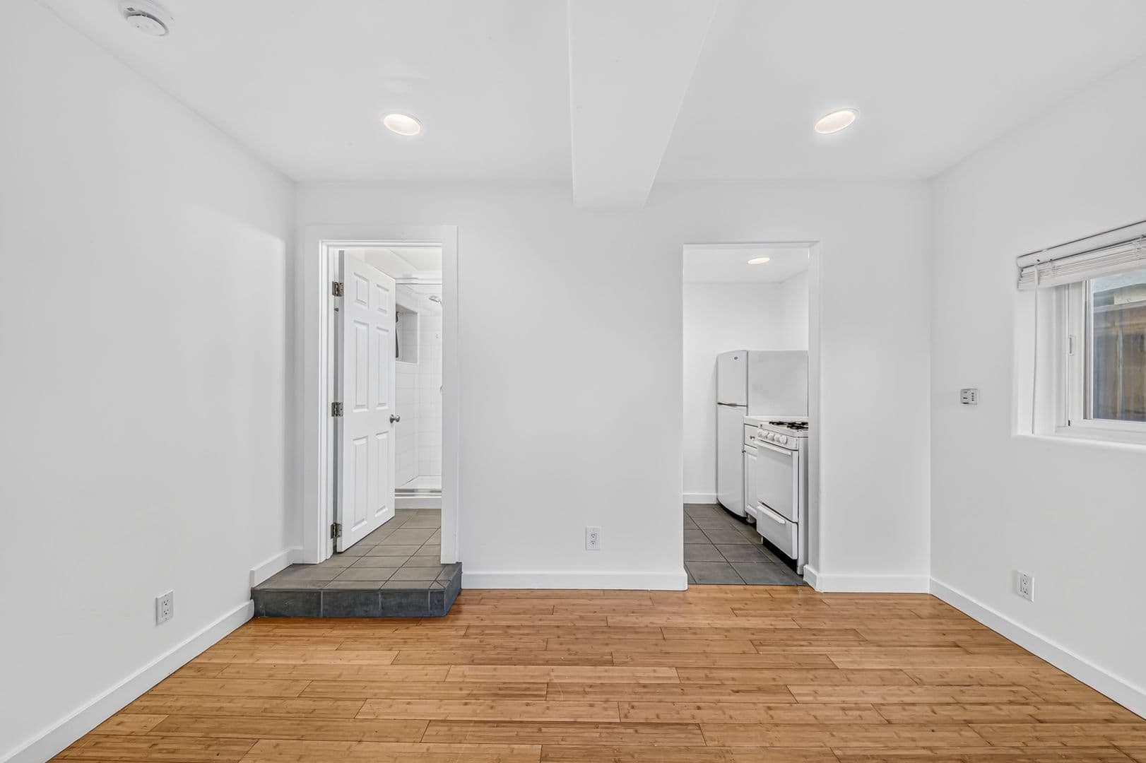 Long Beach Apartment: 2325 E 2nd Street