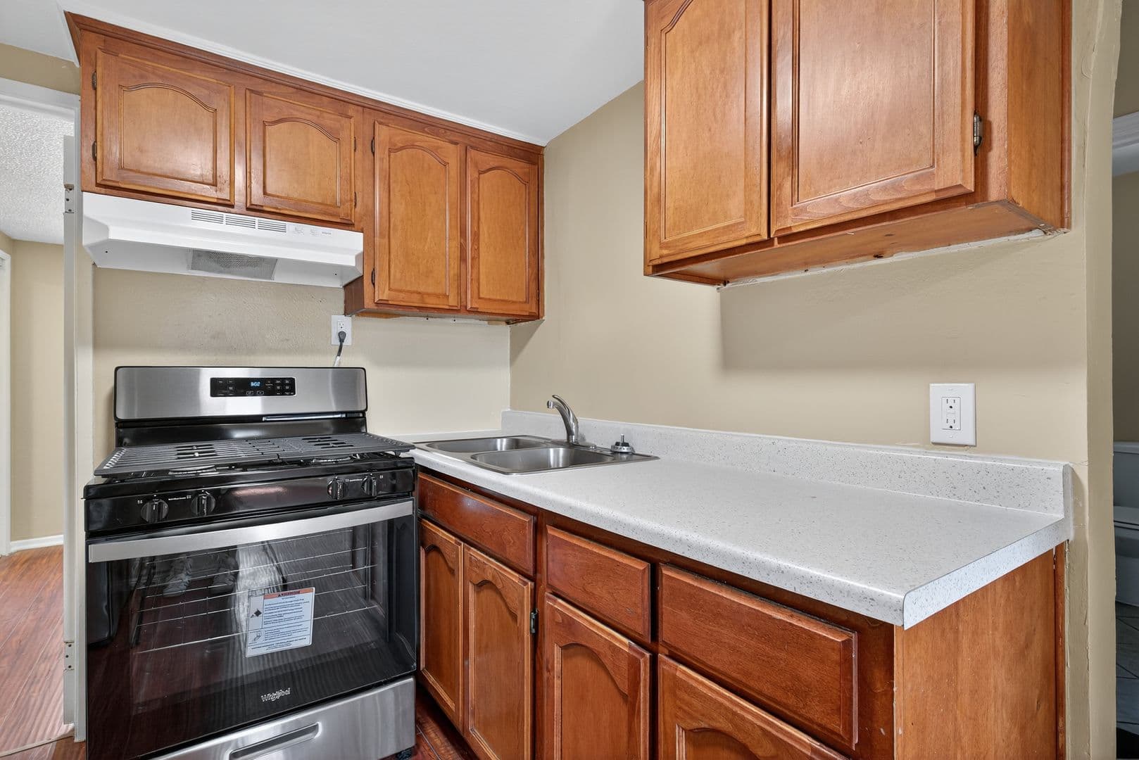 Los Angeles Apartment: 429 East 49th St.
