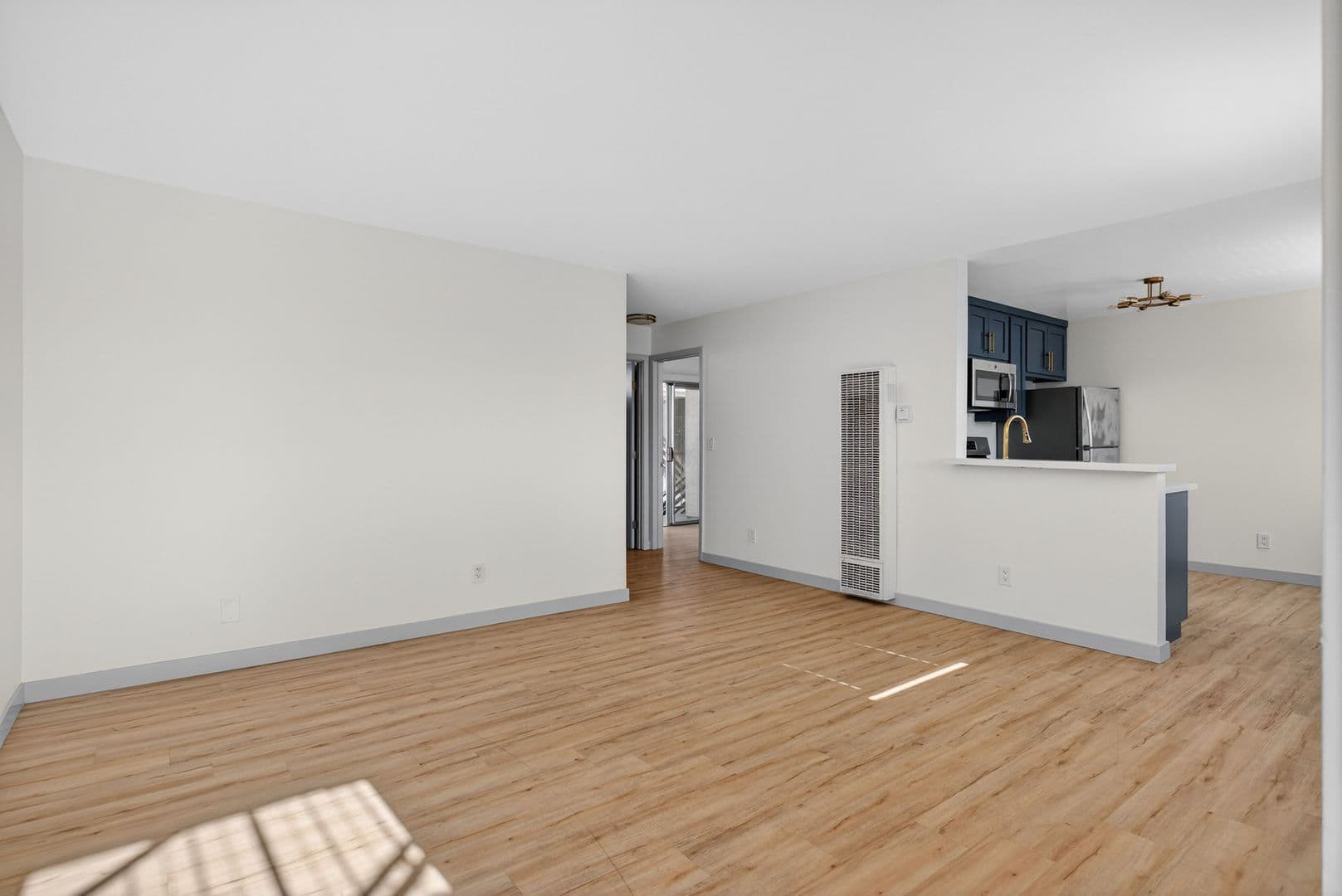 Long Beach Apartment: 921 Alamitos Ave.