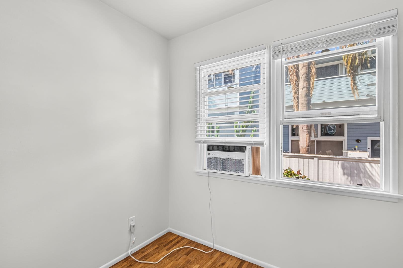 Redondo Beach Apartment: 1906 Voorhees Ave