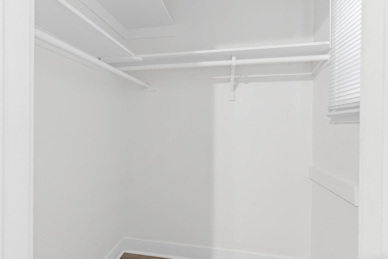 Long Beach Apartment: 736 Olive Avenue