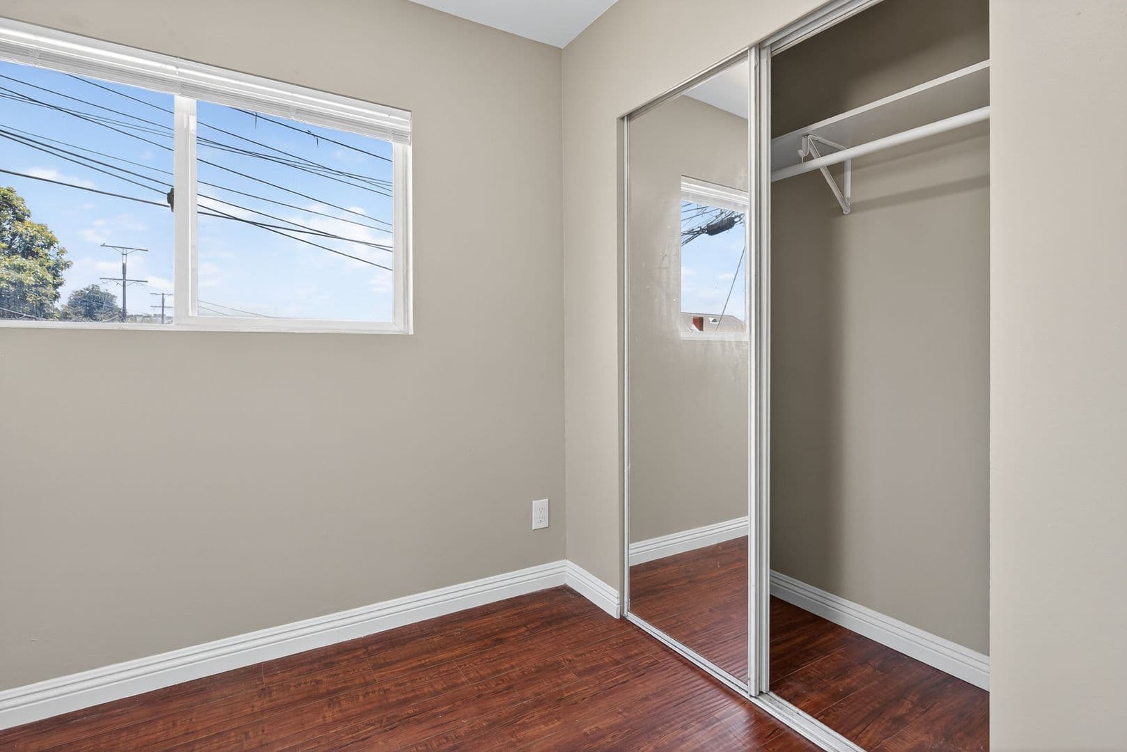 Los Angeles Apartment: 429 East 49th St.