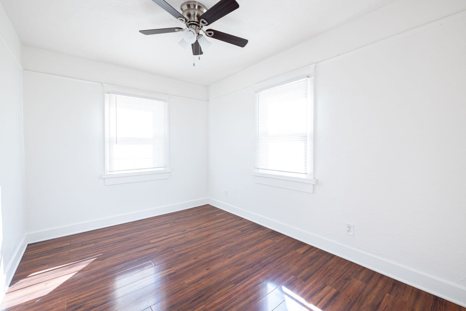 Long Beach Apartment: 441 Dawson Avenue