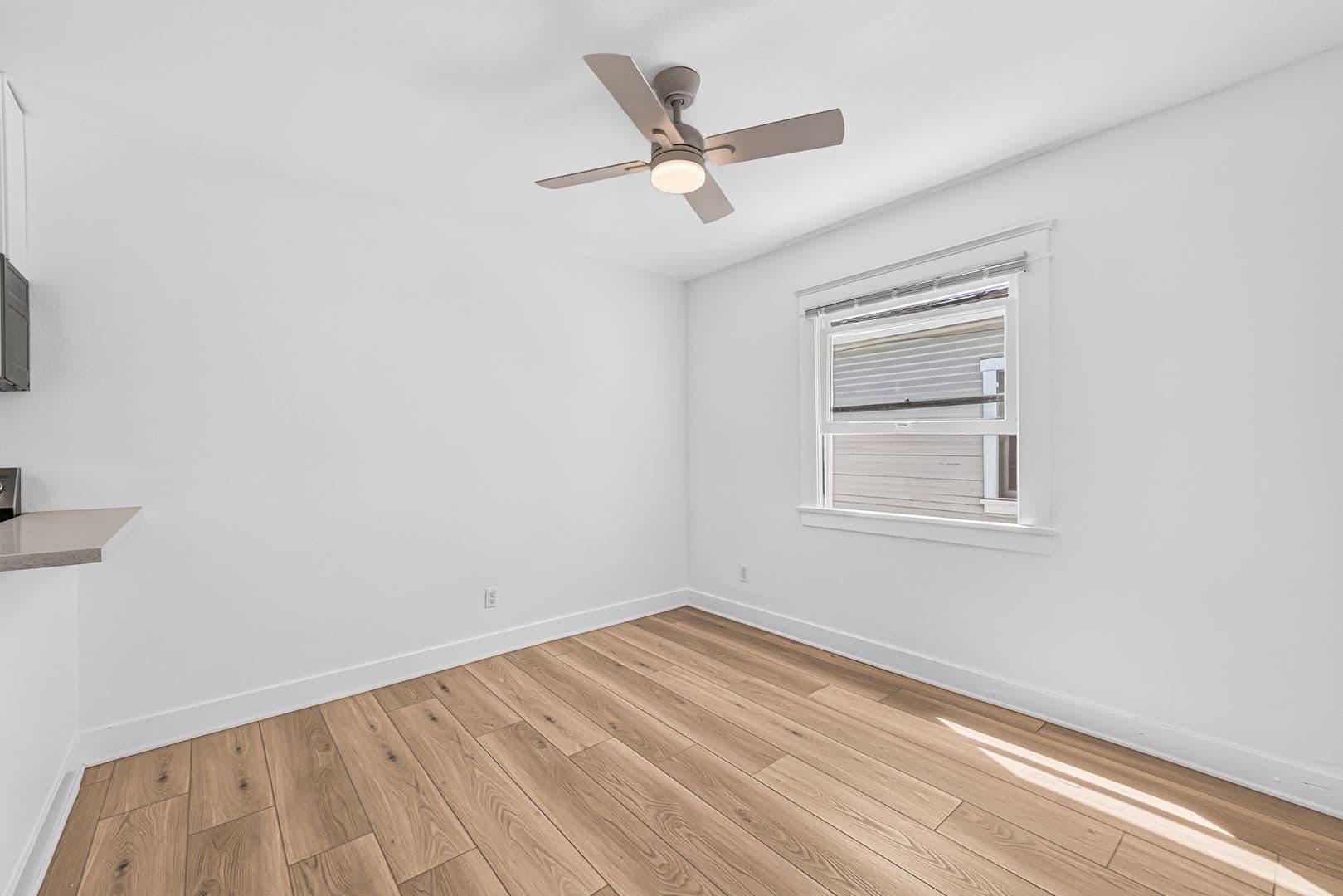 Long Beach Apartment: 525 Chestnut Avenue