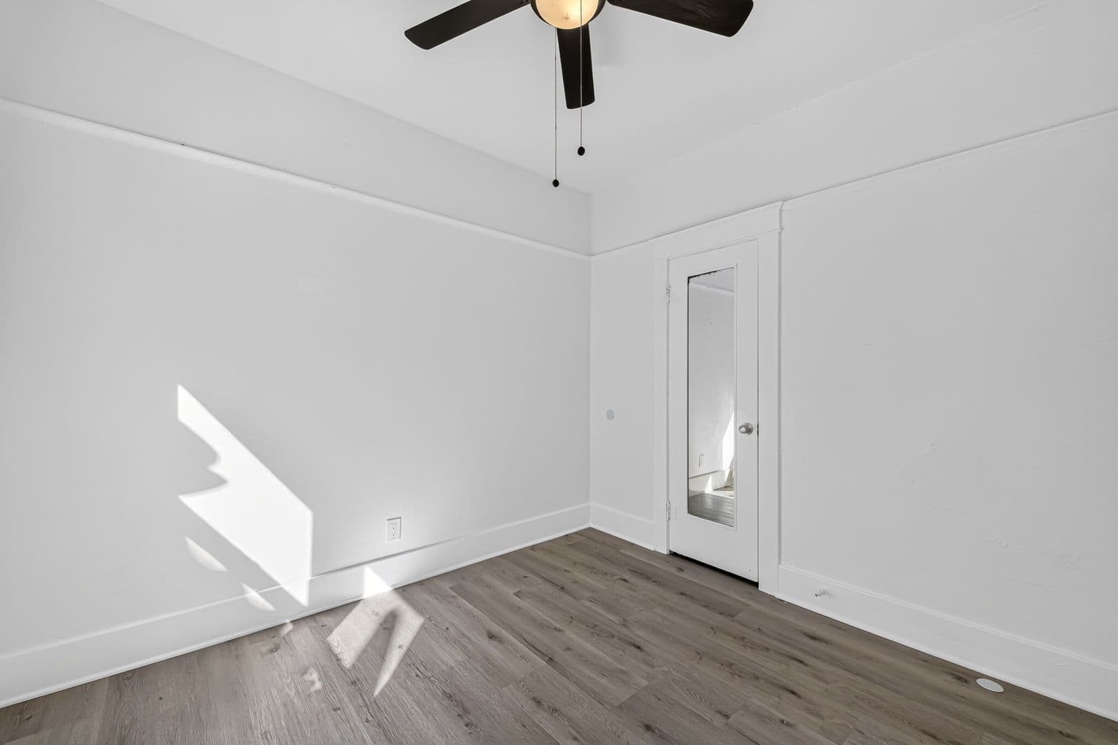 Long Beach Apartment: 1045 E 4th Street