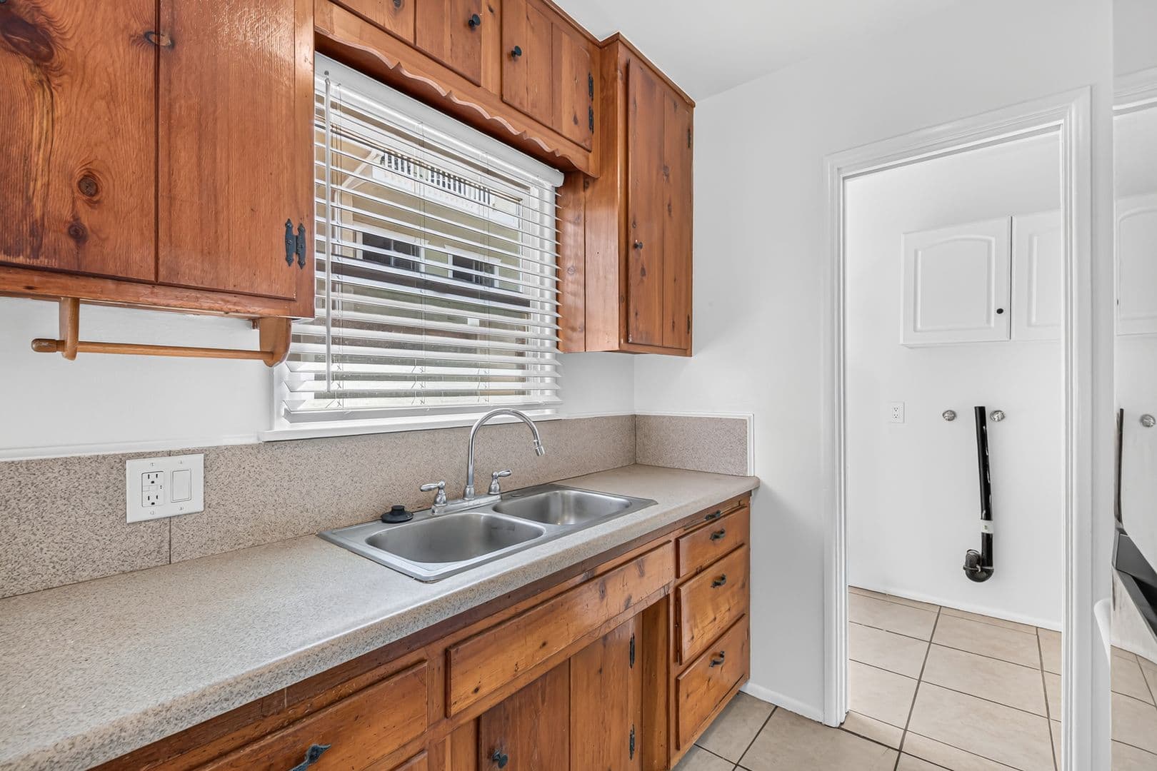 Redondo Beach Apartment: 1906 Voorhees Ave