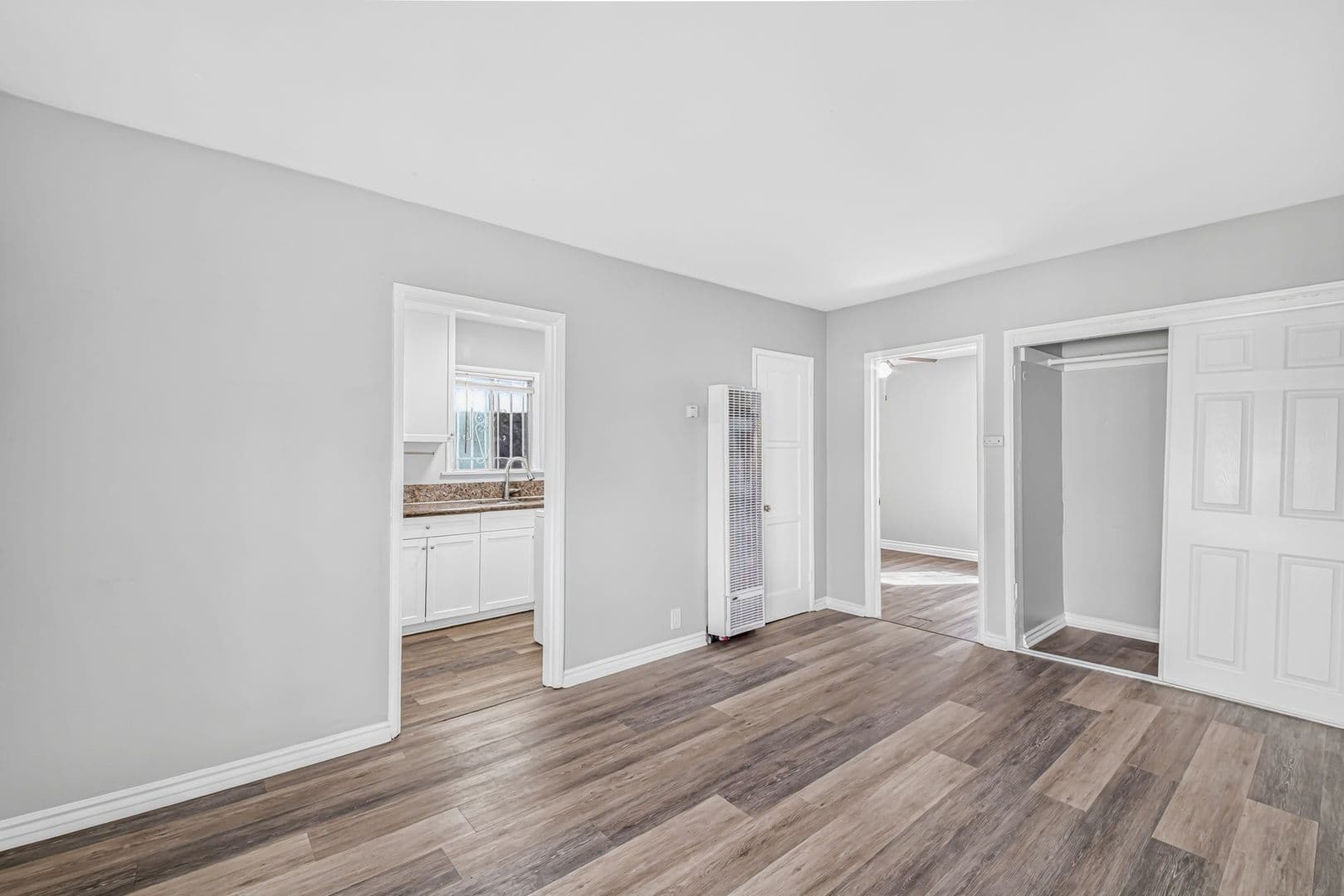 Long Beach Apartment: 2127-2131 Pacific Ave