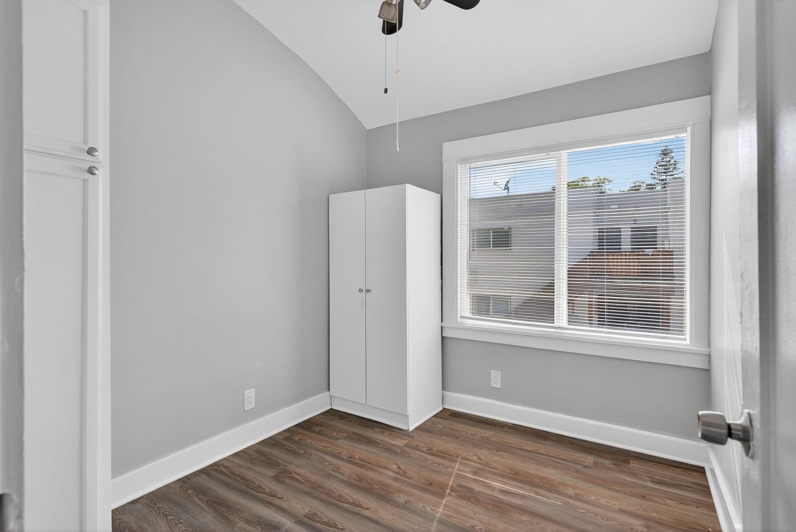 Long Beach Apartment: 736 Olive Avenue