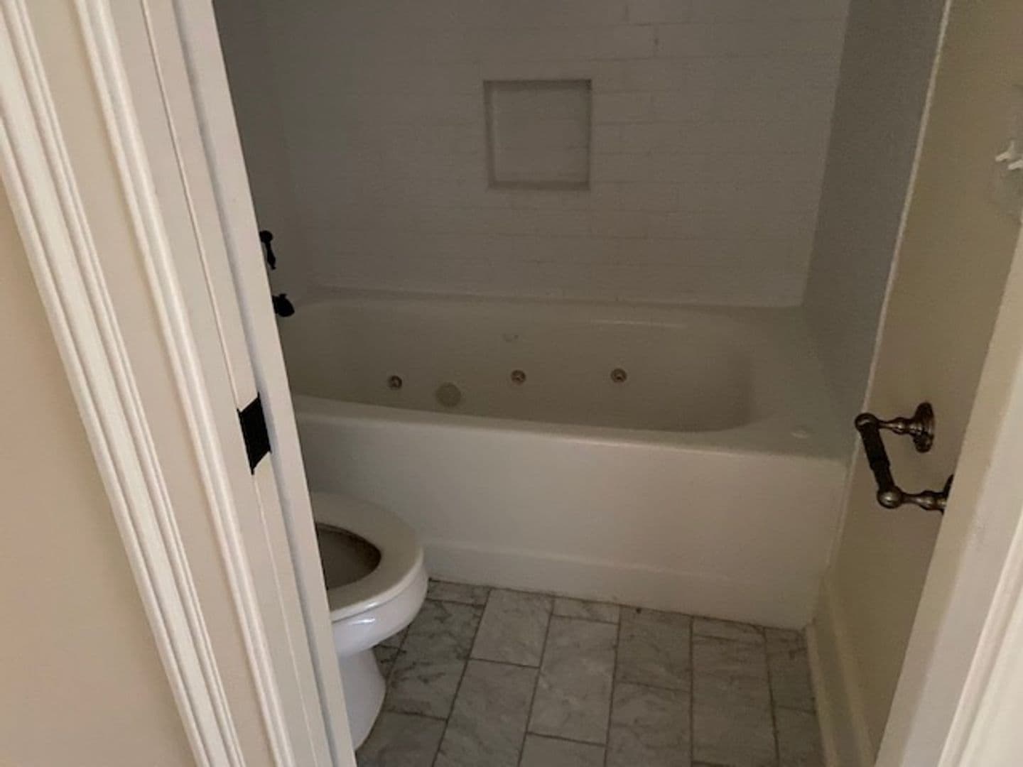 Savannah Apartment: 1005 Habersham Street