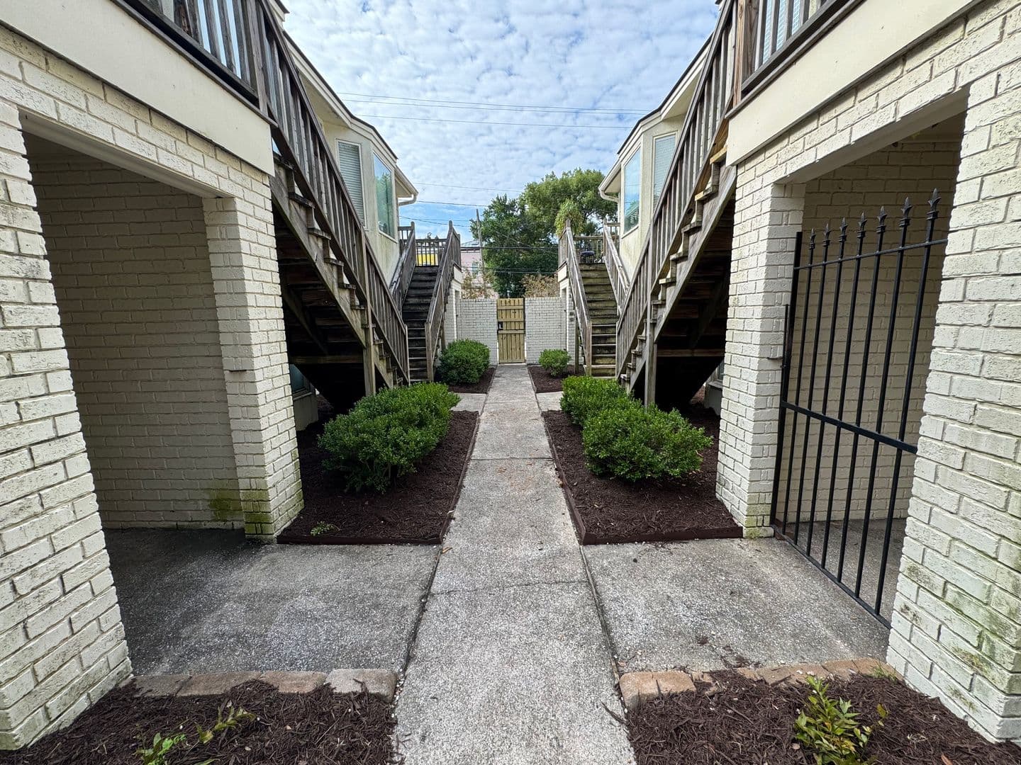 Savannah Apartment: 408 - 419 East Gaston Street