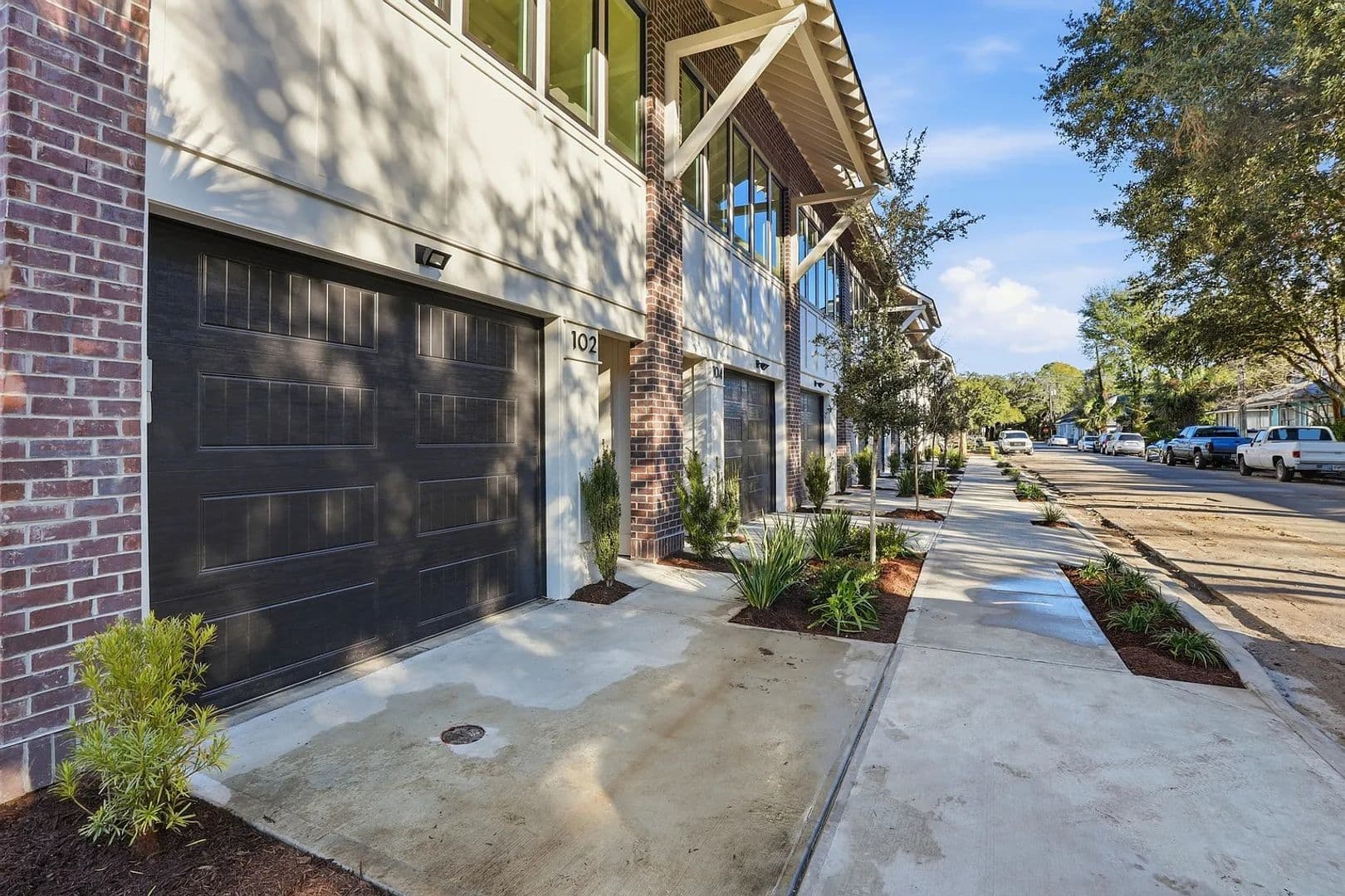 Savannah Townhome: 102-118 Pearl Street