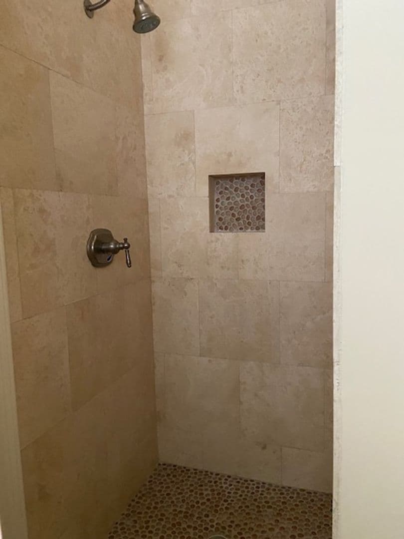 Savannah Apartment: 1005 Habersham Street