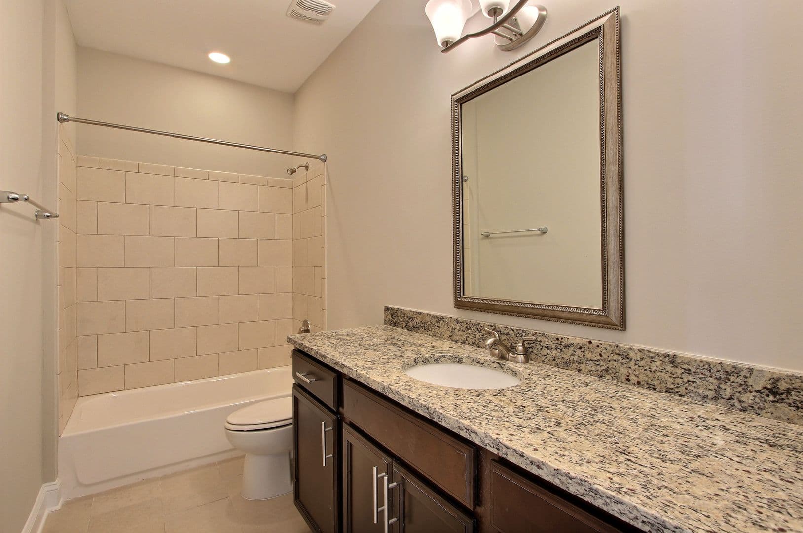 Savannah Apartment: 554 Nicoll Street
