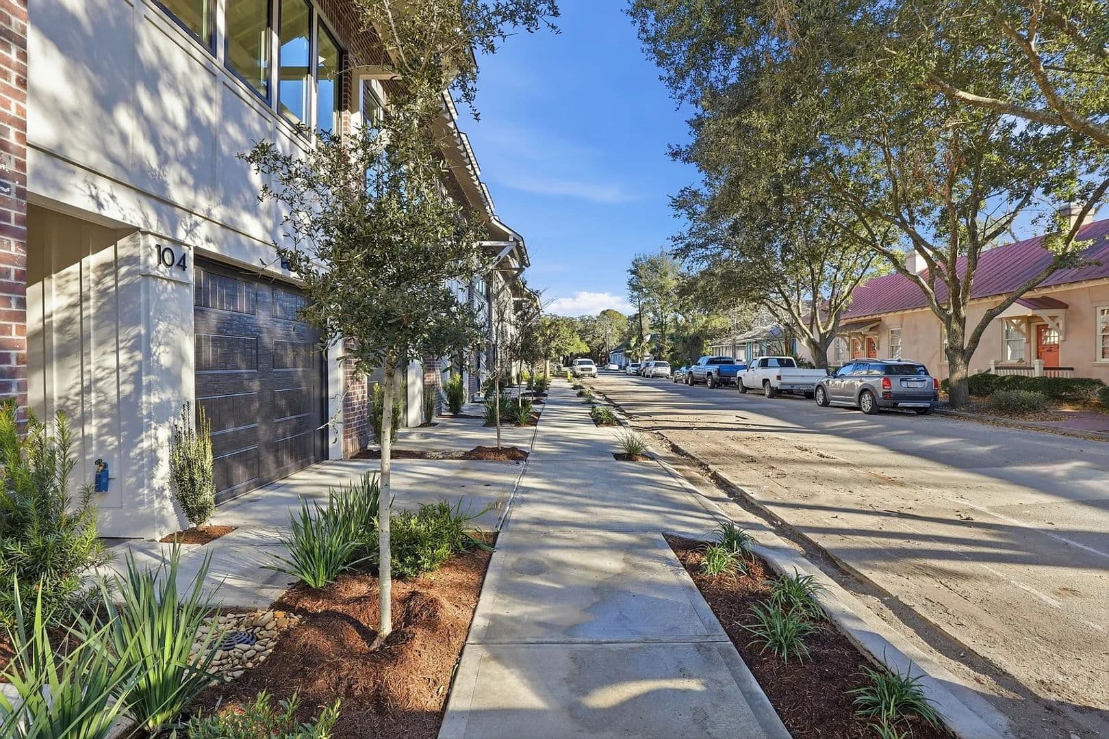 Savannah Townhome: 102-118 Pearl Street