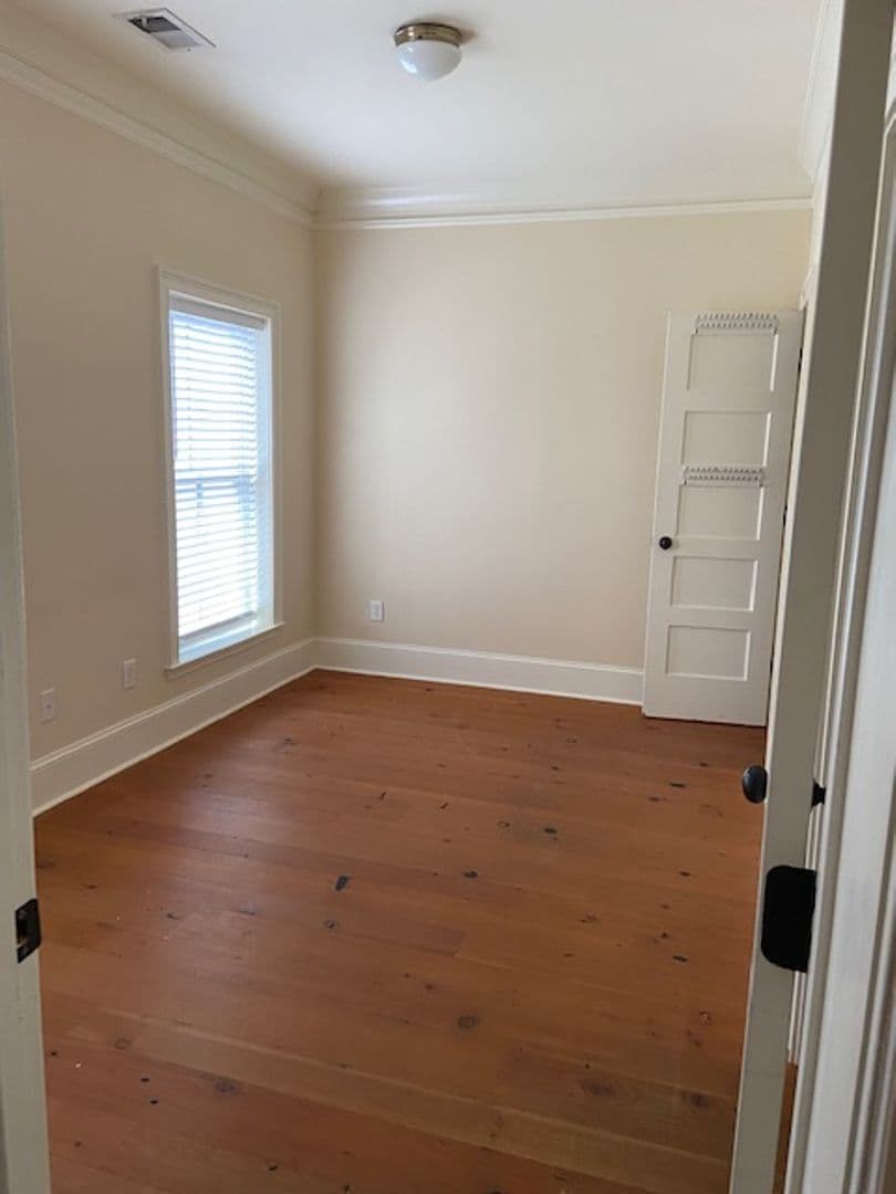 Savannah Apartment: 1005 Habersham Street