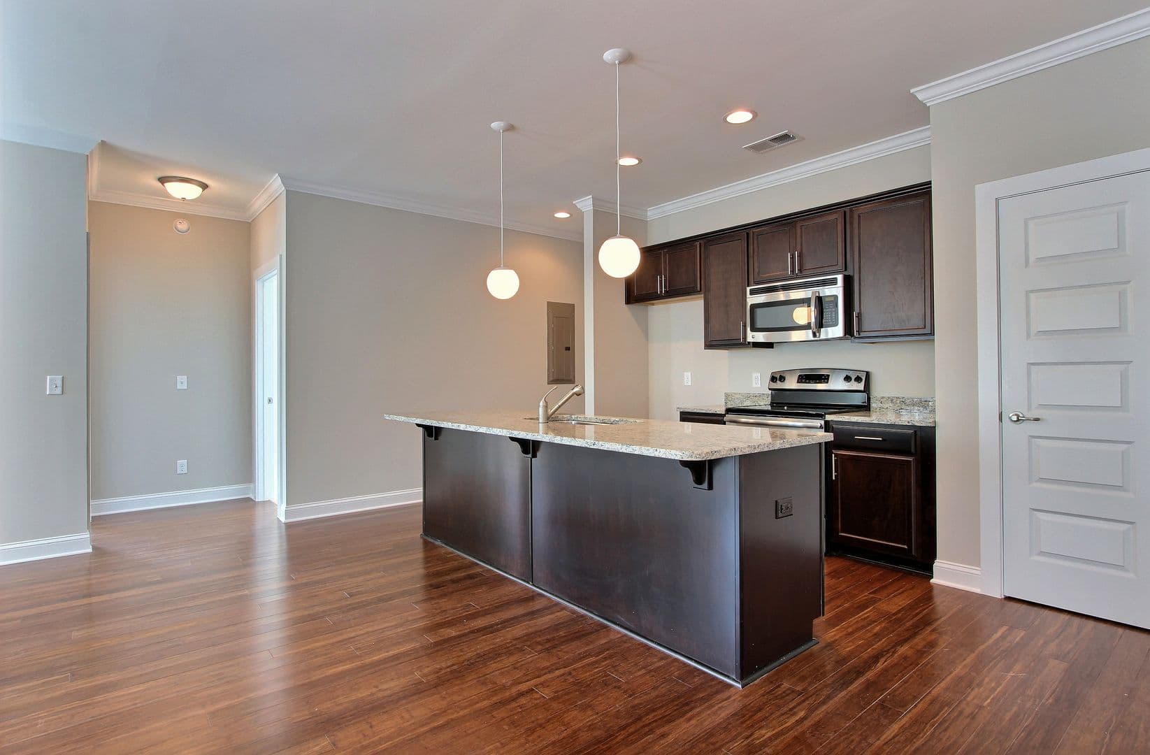 Savannah Apartment: 554 Nicoll Street
