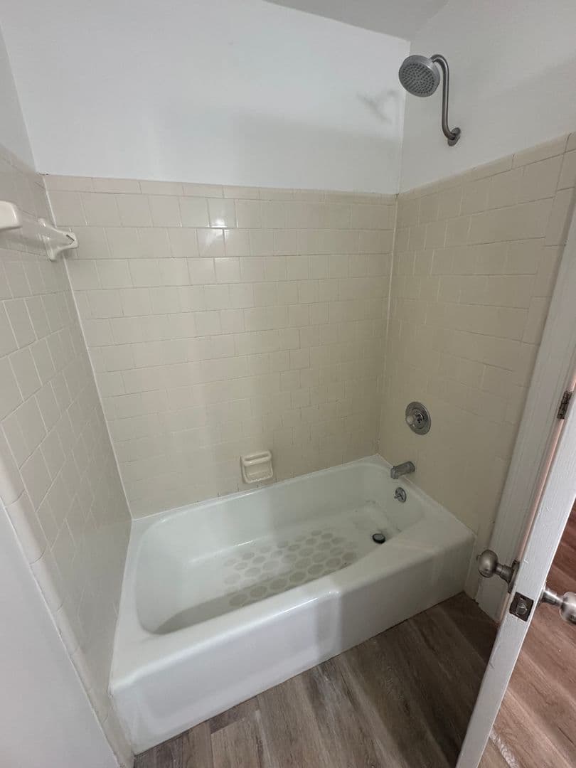 Savannah Apartment: 408 - 419 East Gaston Street