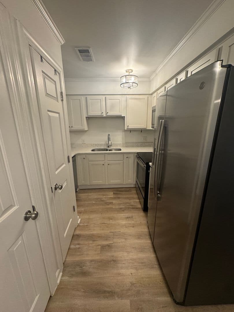 Savannah Apartment: 408 - 419 East Gaston Street