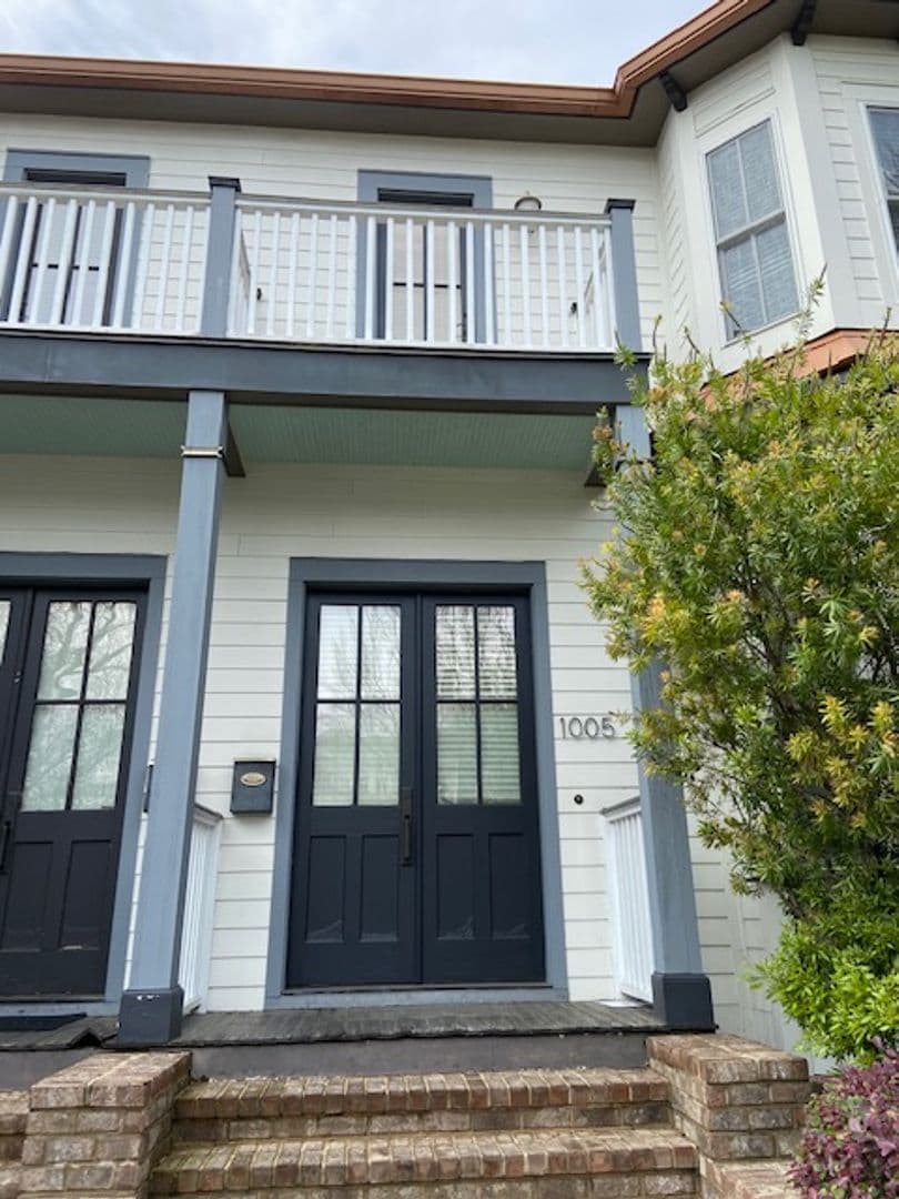 Savannah Apartment: 1005 Habersham Street