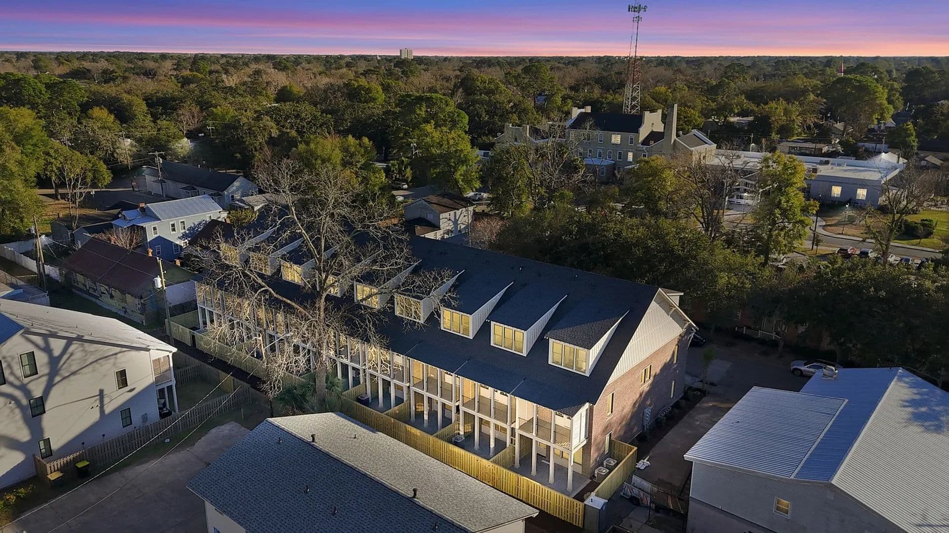 Savannah Townhome: 102-118 Pearl Street